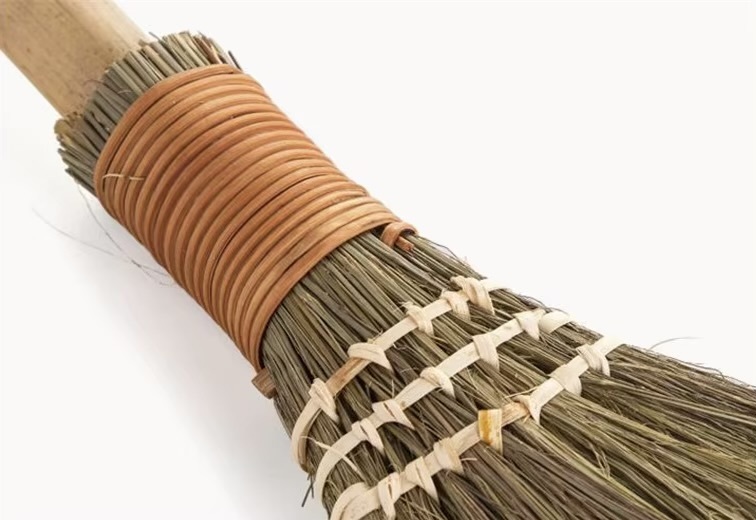 Japanese Soft Hair Broom  Classic retro Wooden sweeping straw braided brooms household floor useful cleaning tools natural brown color Bamboo wood brushes