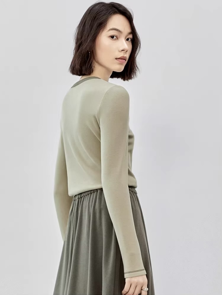 Spliced Crewneck T-Shirt     Women’s slim fit cotton-blend knitted Sanguine Letter printing round O-neck long sleeves T-Shirts for woman in light olive green with dark green banded accent trim tees Fall Autumn Winter Spring fashion womens office wfh workwear pullover crew neck tops #144T56793
