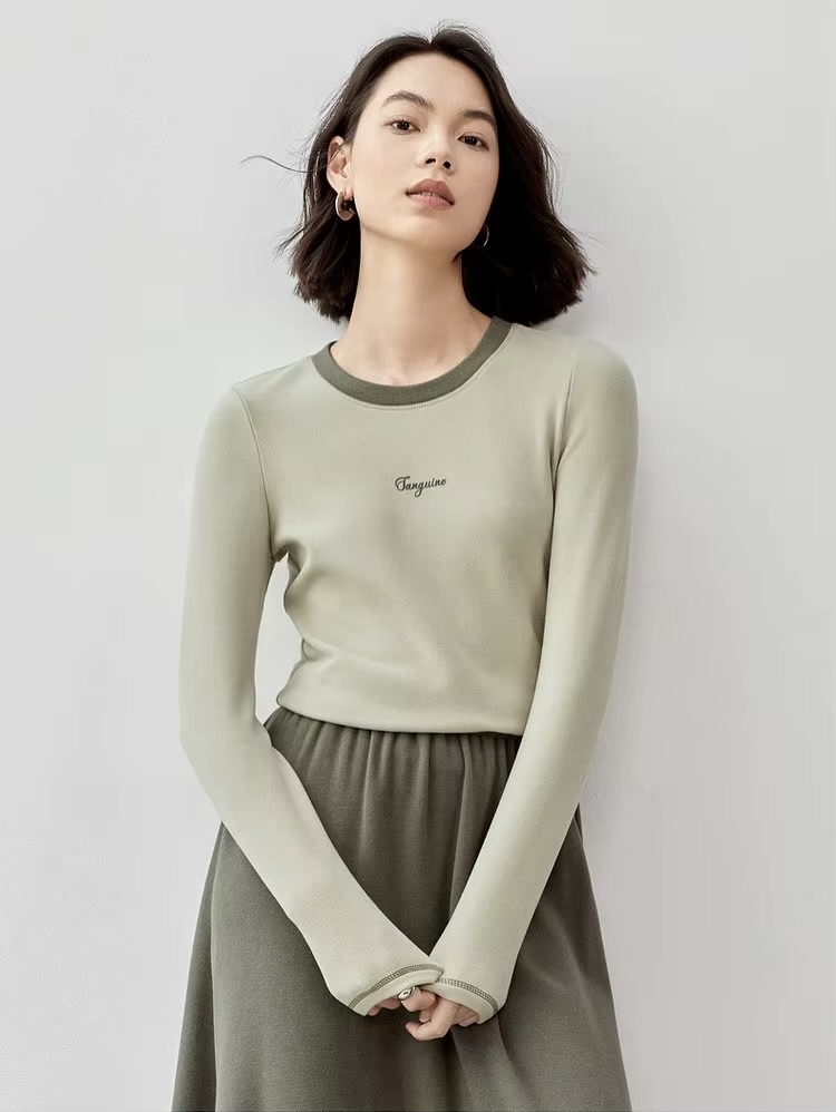 Spliced Crewneck T-Shirt     Women’s slim fit cotton-blend knitted Sanguine Letter printing round O-neck long sleeves T-Shirts for woman in light olive green with dark green banded accent trim tees Fall Autumn Winter Spring fashion womens office wfh workwear pullover crew neck tops #144T56793