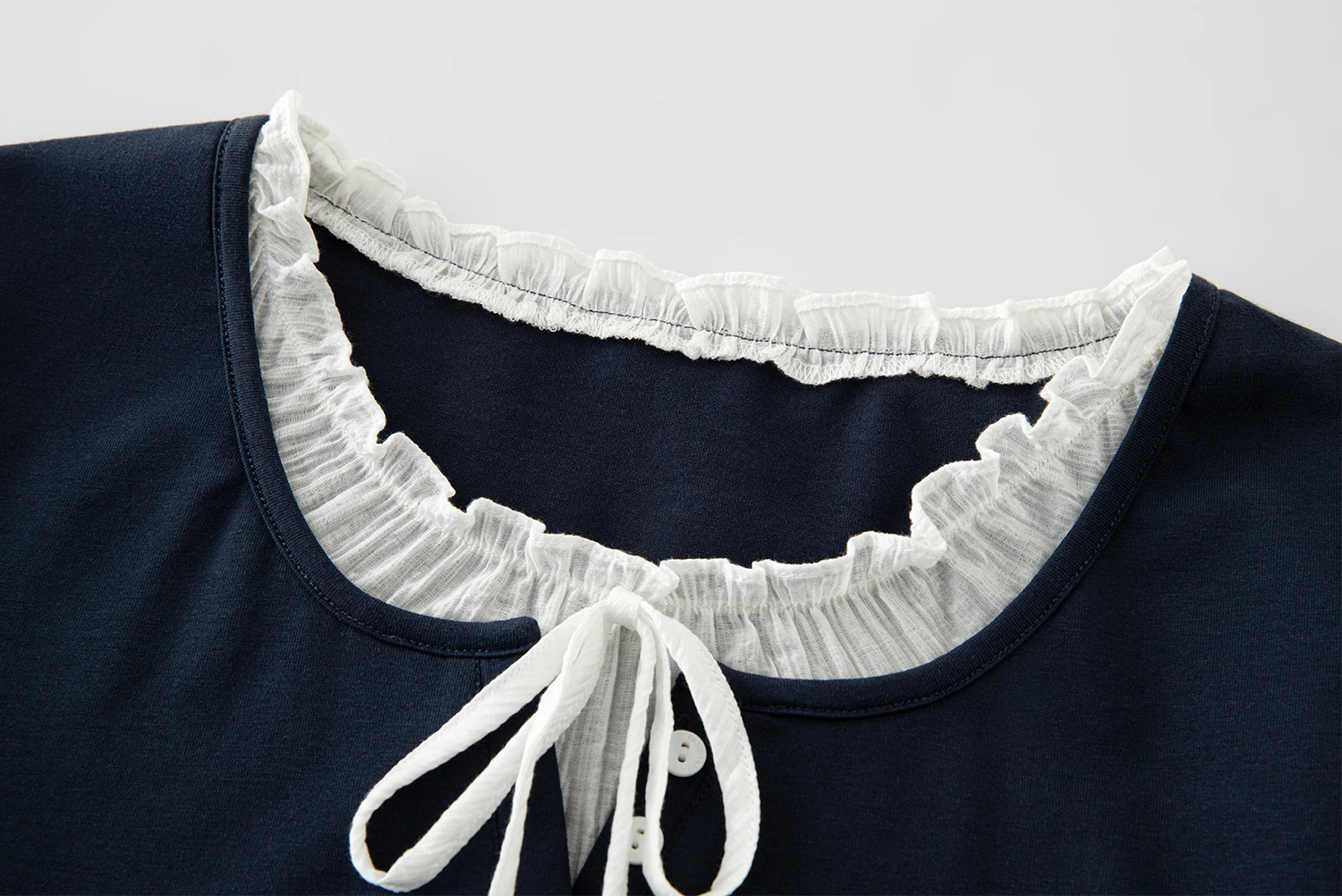 Women’s Pique-Parisien French Look Sweet square boatneck ruffles short sleeves Age-reducing Fake Two-Piece T-Shirt for Woman in navy blue with white Womens Summer Korean Style Simple Tops Bow-tie Lace-up ruffled petite-, tall-  plus-, size T-shirts #25FS12223