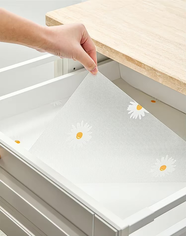Daisy Drawer Mat      Japanese Paper Household accessories cabinets waterproof lining pads roll Kitchen drawers wardrobes mildew proof grease stickers underlay liners mats white with yellow daisies