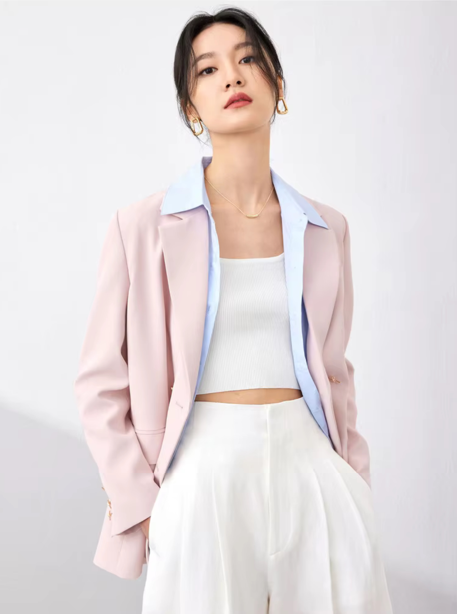 Notch Blazer Jacket    Women’s Elegant formal turn-down notch collar Wide-waisted loose fit double breasted close patch banded chest pocket long sleeves with three barbed-wire fence-wire style button cuffs flap pockets back hem slit Female Outerwear for woman in light pastel pink Office Lady womens wfh workwear suit Jackets petite-, plus-, size outwear  #M41X54182X
