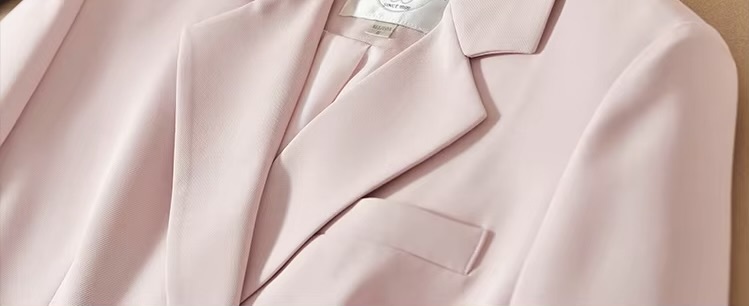 Notch Blazer Jacket    Women’s Elegant formal turn-down notch collar Wide-waisted loose fit double breasted close patch banded chest pocket long sleeves with three barbed-wire fence-wire style button cuffs flap pockets back hem slit Female Outerwear for woman in light pastel pink Office Lady womens wfh workwear suit Jackets petite-, plus-, size outwear  #M41X54182X