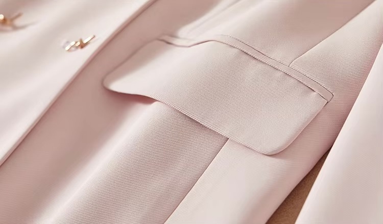 Notch Blazer Jacket    Women’s Elegant formal turn-down notch collar Wide-waisted loose fit double breasted close patch banded chest pocket long sleeves with three barbed-wire fence-wire style button cuffs flap pockets back hem slit Female Outerwear for woman in light pastel pink Office Lady womens wfh workwear suit Jackets petite-, plus-, size outwear  #M41X54182X