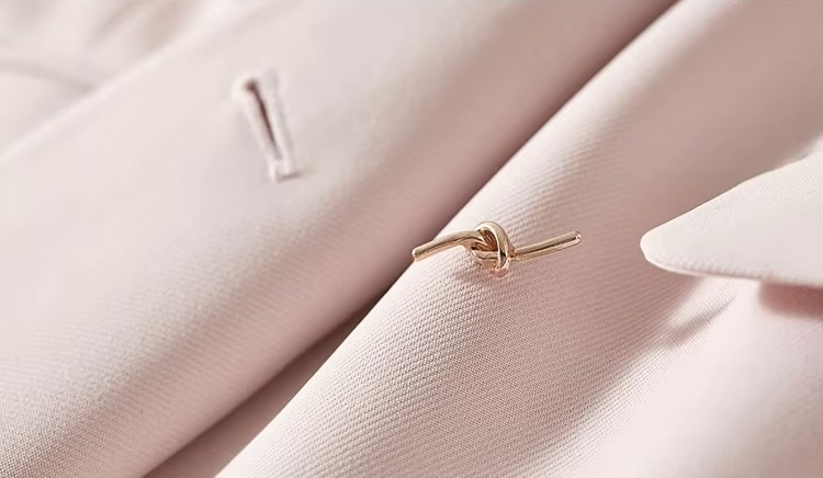 Notch Blazer Jacket    Women’s Elegant formal turn-down notch collar Wide-waisted loose fit double breasted close patch banded chest pocket long sleeves with three barbed-wire fence-wire style button cuffs flap pockets back hem slit Female Outerwear for woman in light pastel pink Office Lady womens wfh workwear suit Jackets petite-, plus-, size outwear  #M41X54182X