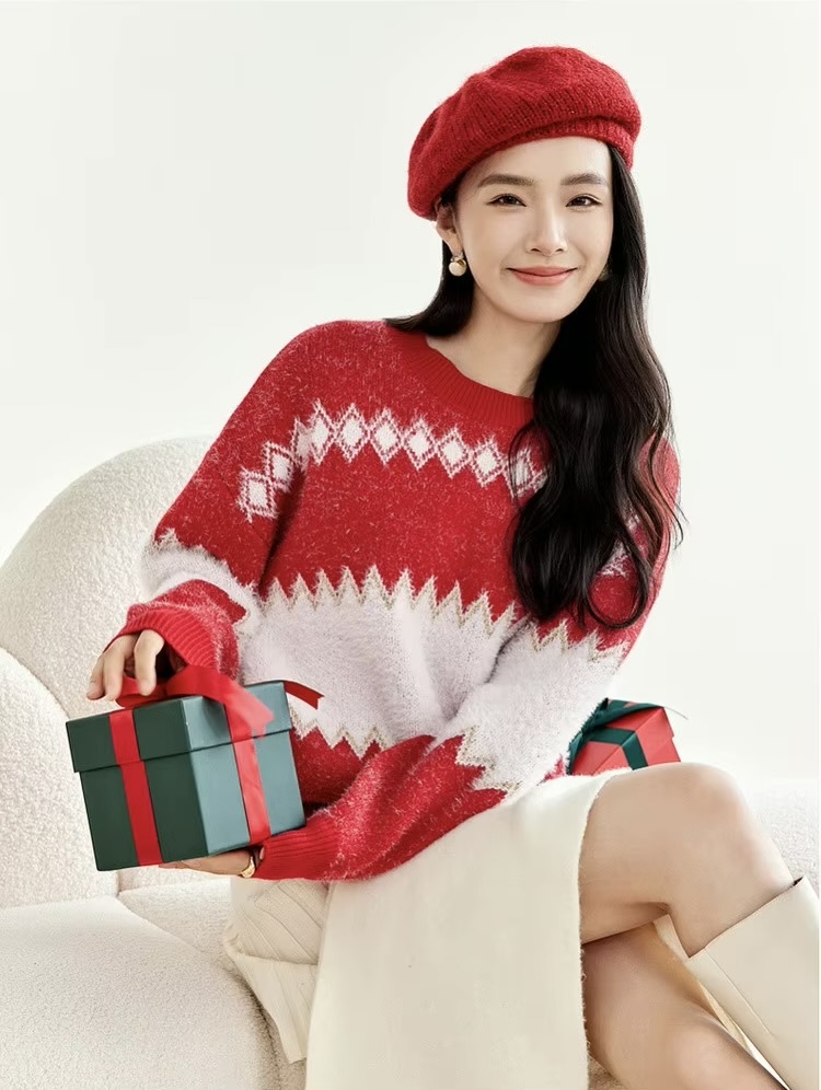 Crewneck Splice Sweater    Women's loose Argyle knit crew neck long sleeves sweater for woman in red and white Warm Christmas Winter womens spliced knitwear round O-neck petite-, tall-, plus-, size striped Pullovers #W44E57266
