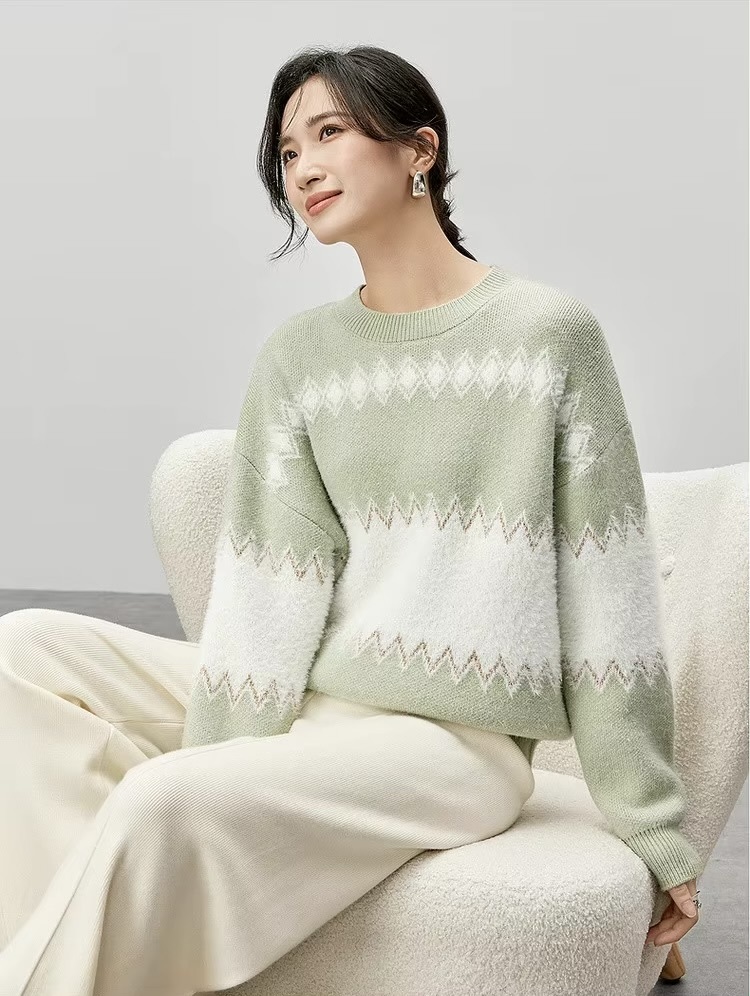 Crewneck Splice Sweater green    Women's loose Argyle knit crew neck long sleeves sweater for woman in light pastel green and white Warm Christmas Winter womens spliced knitwear round O-neck petite-, tall-, plus-, size striped Pullovers #W44E57266