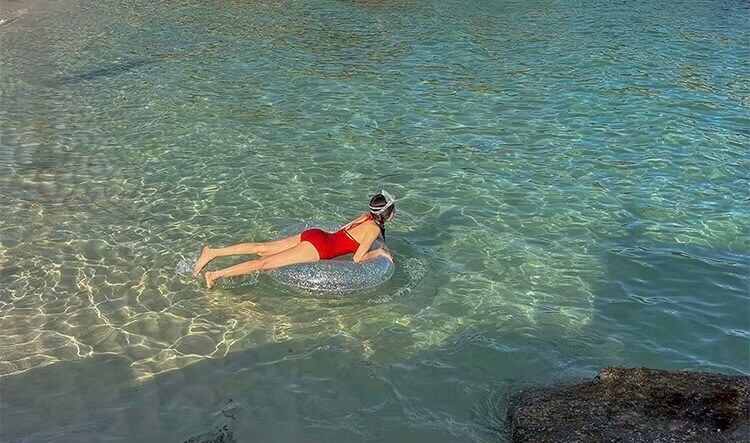 Women’s woman womens petite-, tall-, plus-, size Korean Style One Piece Sexy Cut Out tube top style chain-linked padded sleeveless ribbed Bandeau Monokini holiday vacation getaway BeachWear Swimsuit Bathing Suit Swimwear in red