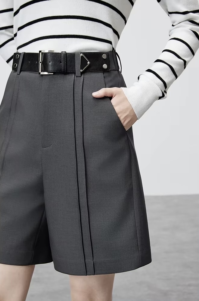 Casual Short Pants   Women’s knee length pleated zipper latch close high rise elastic waist Pant with leather belt and slant pockets  for woman in Gray womens Office Lady wfh workwear petite-, tall-, plus-, size closure straight loose fit Fashion Trousers grey pleats shorts #143K55653