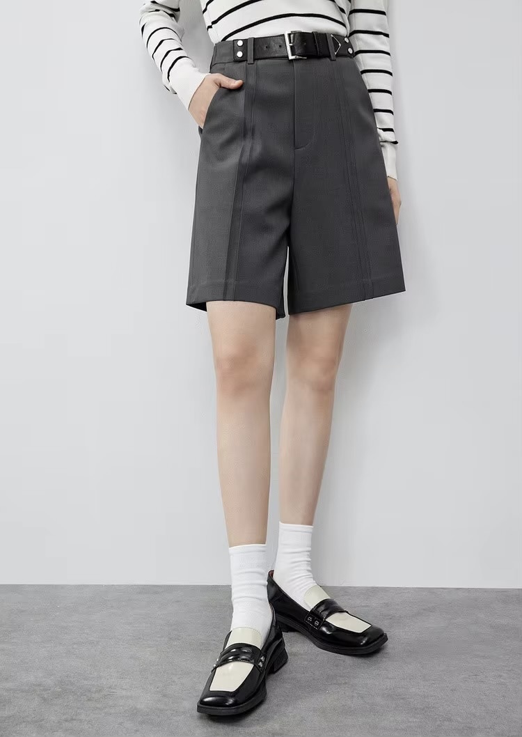 Casual Short Pants   Women’s knee length pleated zipper latch close high rise elastic waist Pant with leather belt and slant pockets  and back slit slant pocket for woman in Gray womens Office Lady wfh workwear petite-, tall-, plus-, size closure straight loose fit Fashion Trousers grey pleats shorts #143K55653