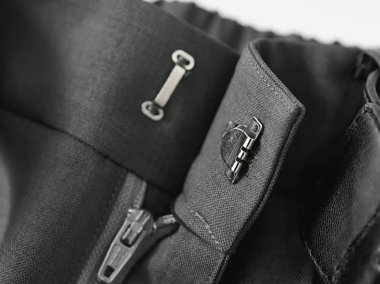Casual Short Pants   Women’s knee length pleated zipper latch close high rise elastic waist Pant with leather belt and slant pockets  for woman in Gray womens Office Lady wfh workwear petite-, tall-, plus-, size closure straight loose fit Fashion Trousers grey pleats shorts #143K55653