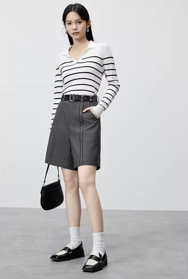 Casual Short Pants   Women’s knee length pleated zipper latch close high rise elastic waist Pant with leather belt and slant pockets  for woman in Gray womens Office Lady wfh workwear petite-, tall-, plus-, size closure straight loose fit Fashion Trousers grey pleats shorts #143K55653