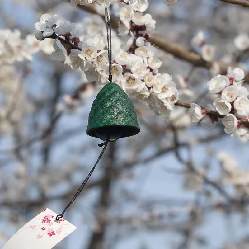 Cast Iron Metal Wind Chime  Japanese style Household camping wall tree patio decoration Pine cones iron art scenic gift Pendant hanging outdoors garden chimes ornaments in green