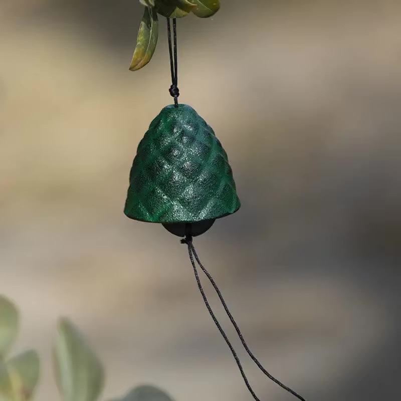 Cast Iron Metal Wind Chime  Japanese style Household camping wall tree patio decoration Pine cones iron art scenic gift Pendant hanging outdoors garden chimes ornaments in green