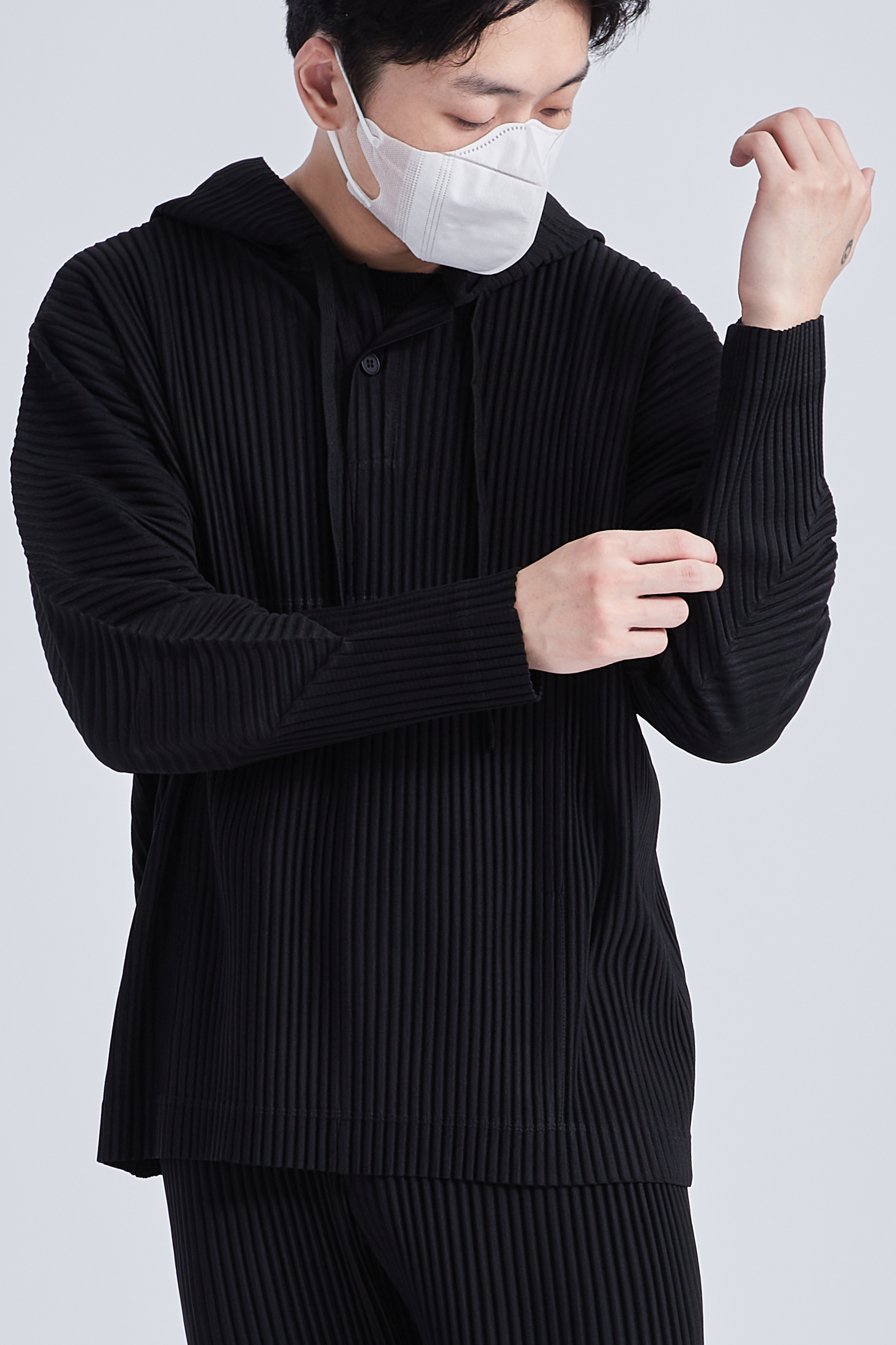 Pleated Hooded Sweatshirt black   miteigi Homme Plissé Issey Miyake Men's Ribbed drawcords Long Sleeves Casual Loose Fitting Top with American Japanese Version fitness sport Tops activewear sports Sweatshirts for Man Plus size drawstrings hoodie mens Fashionable sportswear