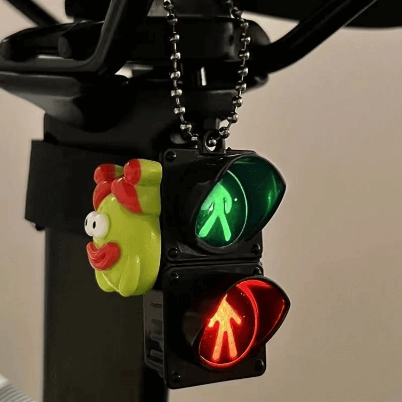 Simulation Electronic Traffic Light Keychain Pendant Mini Pedestrian Light LED Light-emitting Toy Kids Cognitive Toy Gift keychains pendants