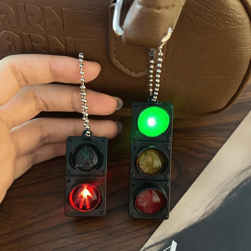 Simulation Electronic Traffic Light Keychain Pendant Mini Pedestrian Light LED Light-emitting Toy Kids Cognitive Toy Gift keychains pendants