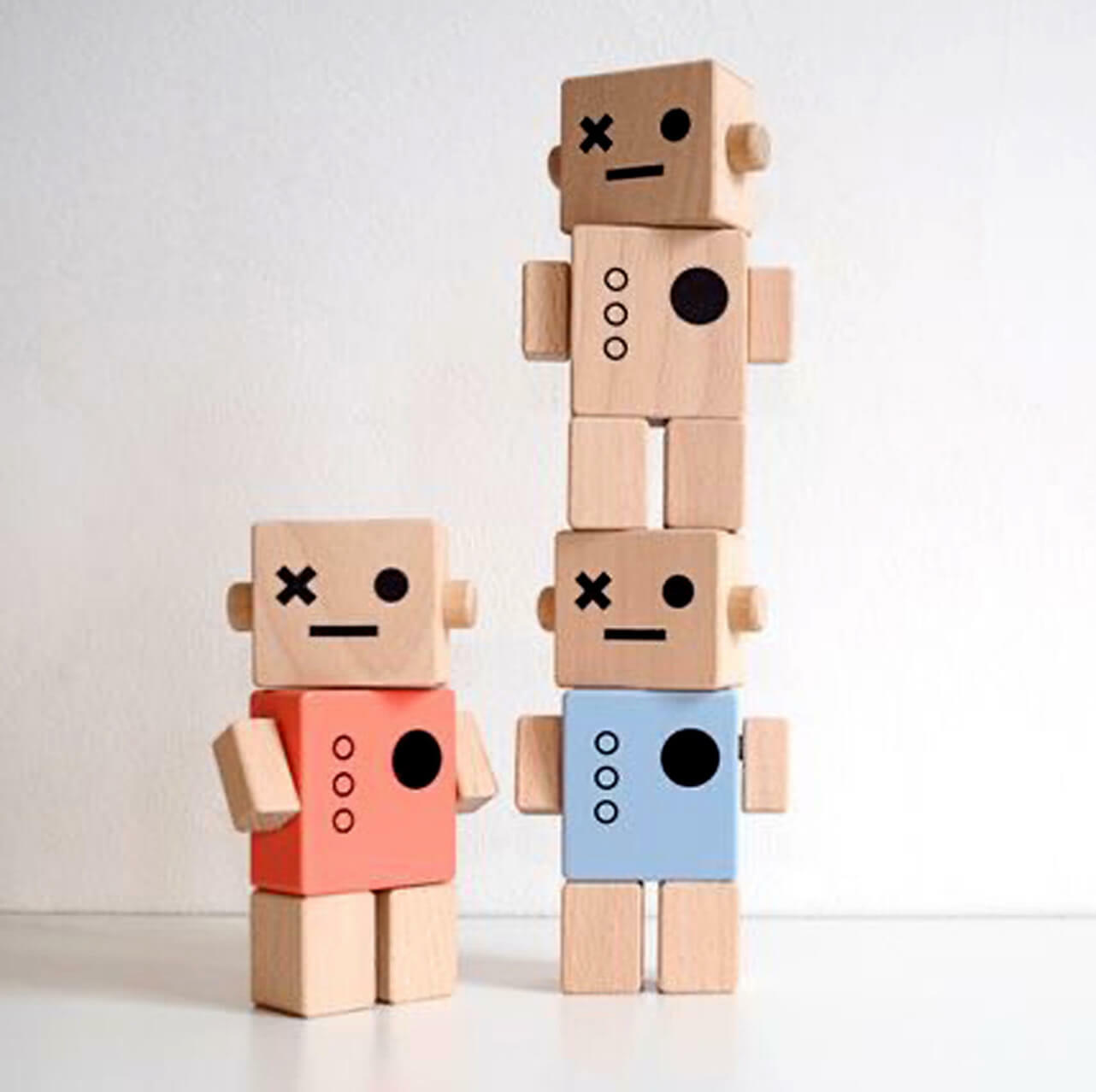 Wriggling Wooden Robot   Solid wood ornaments toy robots building blocks toys living room children's room ornaments Always you summer