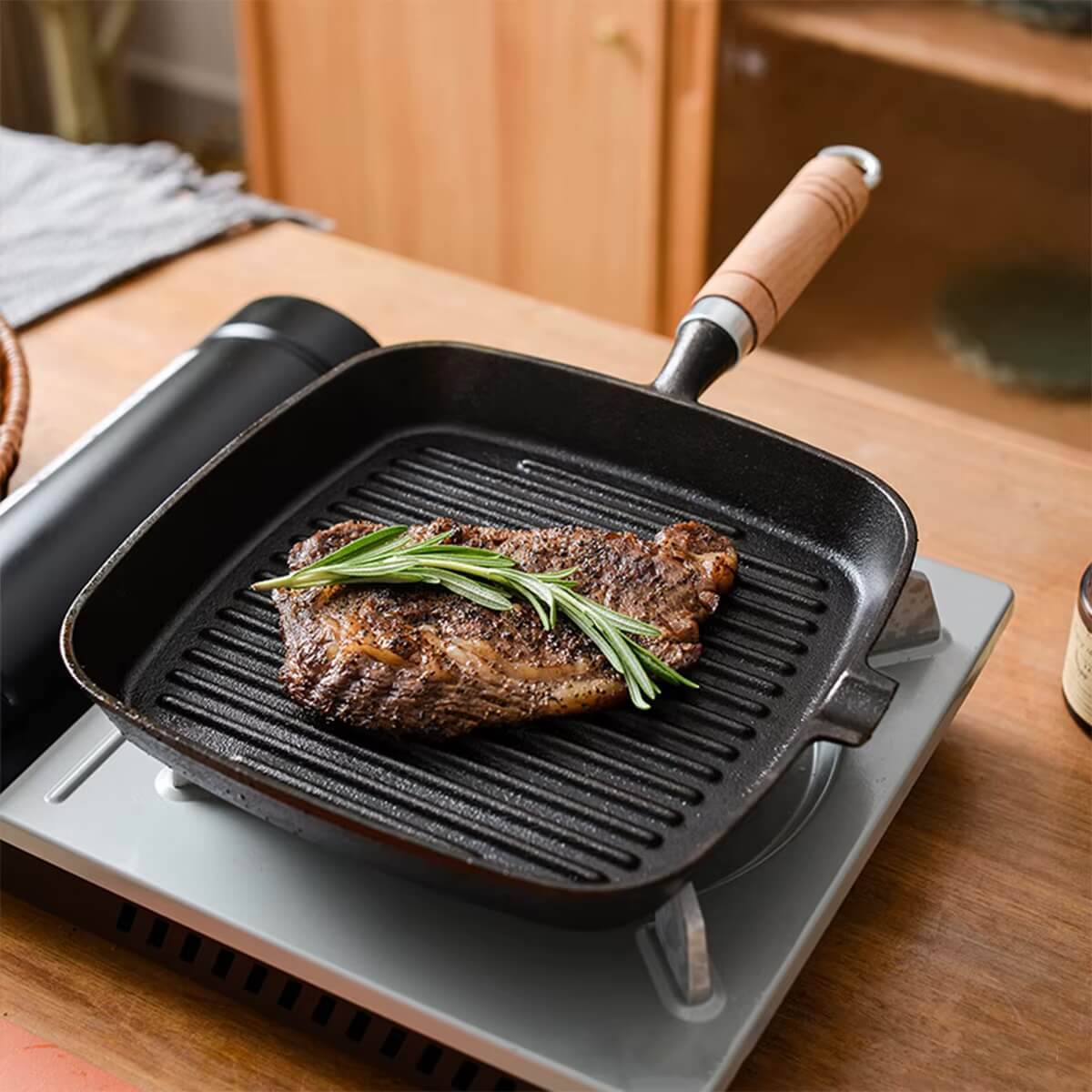 Cast Iron Griddle Frying Pan Uncoated non-stick cooking pots Home kitchen Cookware 24cm Steak frying pans miteigi mi festival gig gear Camping Bbq Barbecue cookware with hang hook in charcoal gray grey wood 