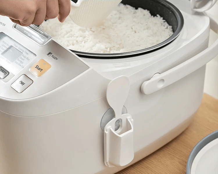 Japanese Style Seamless Suction Cup Rice Spoon Holder Kitchen Storage Rack Plastic Rice Spoon Organizers in white