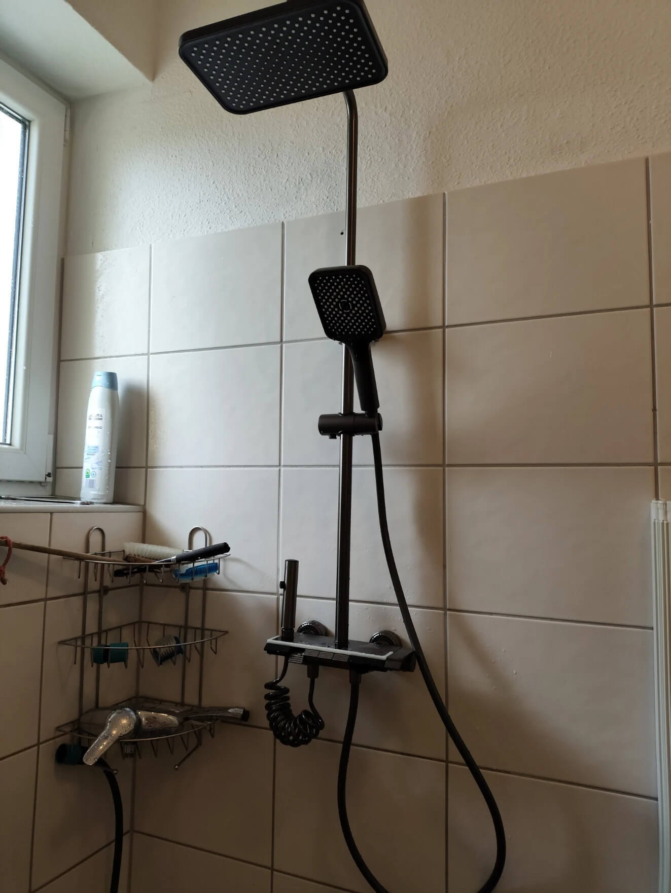 High-end 4 Bathroom Functions Digital Bathroom Shower Faucet Set Digital Temperature Display Shower System Hot Cold Showers Mixer Pressure Taps in charcoal black