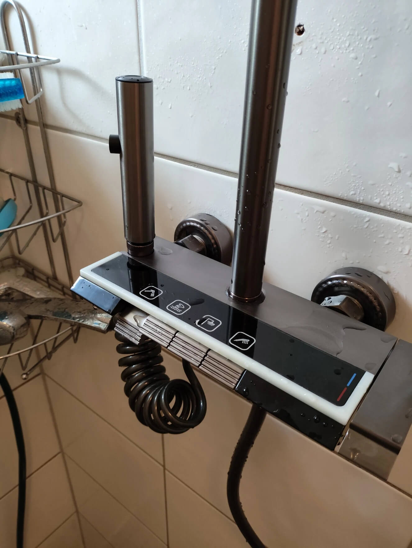High-end 4 Bathroom Functions Digital Bathroom Shower Faucet Set Digital Temperature Display Shower System Hot Cold Showers Mixer Pressure Taps in charcoal black