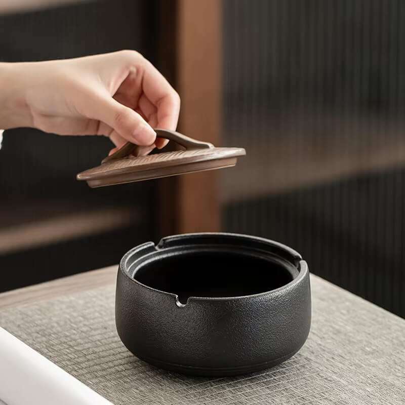 Ceramic Ashtray with Lid Personality Trend Anti-fly Ash Ashtrays Living Room Office Ash Fruits, nuts dates food snacks Storage Box Home Decoration Indoor Outdoor Ash Tray For Home in black, wood