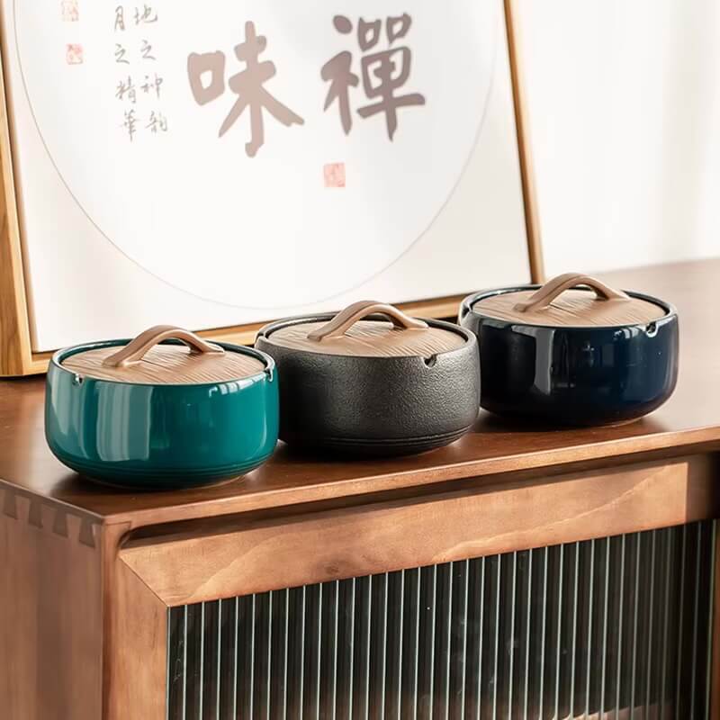 Ceramic Ashtray with Lid Personality Trend Anti-fly Ash Ashtrays Living Room Office Ash Fruits, nuts dates food snacks Storage Box Home Decoration Indoor Outdoor Ash Tray For Home in black, wood