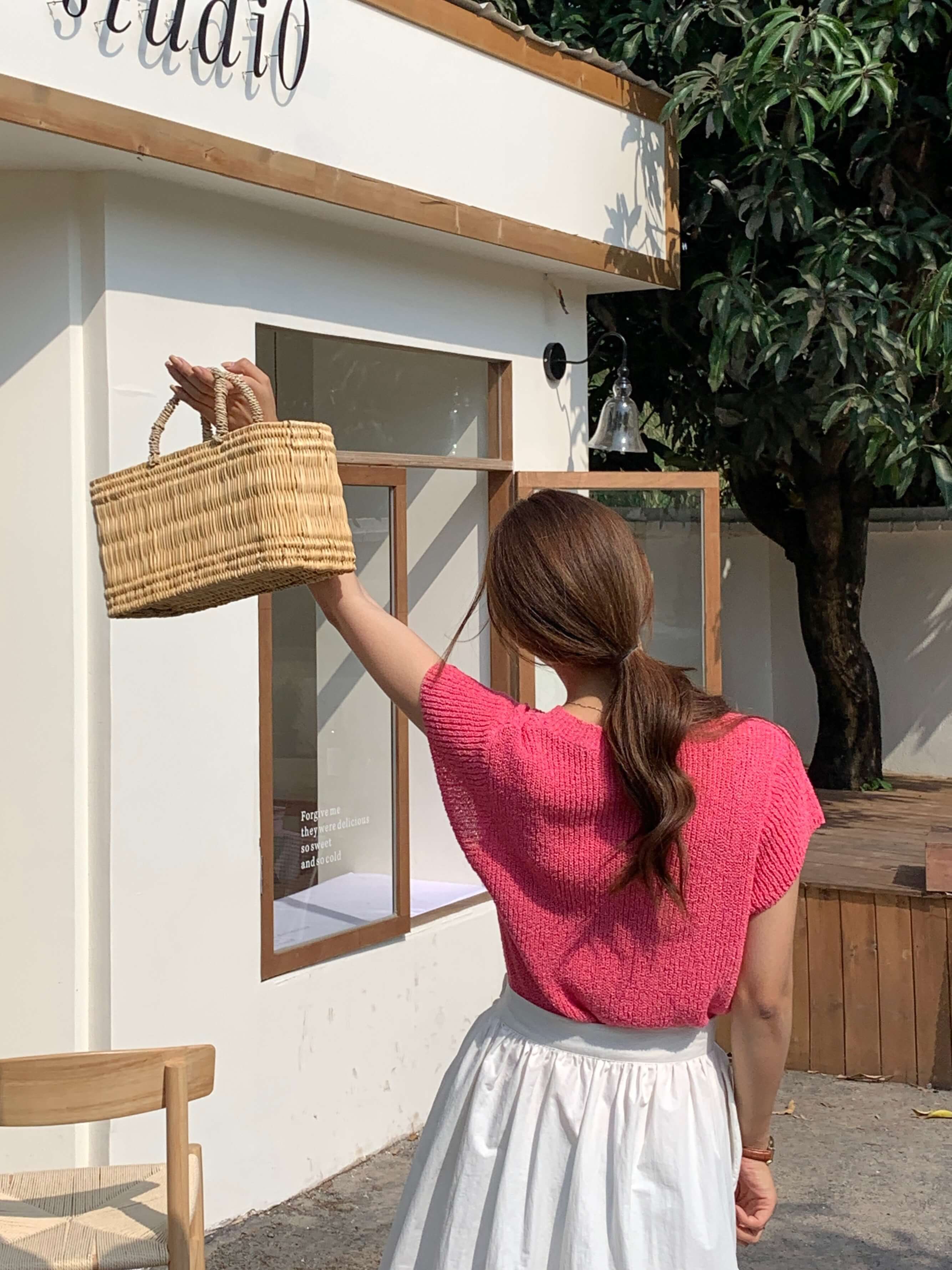 Women’s woman womens French Look Fashion Large Capacity Handheld Wicker Simple And Casual Versatile Woven Hollow Basket Straw Bags with natural, black and white handle