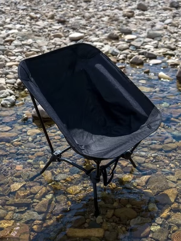 Outdoors camping 120KG Load-bearing 4-Corner Foldable Ultralight Backpacking Beach Picnic Fishing Hiking Stool Camping Moon Chair Stable Chairs in black