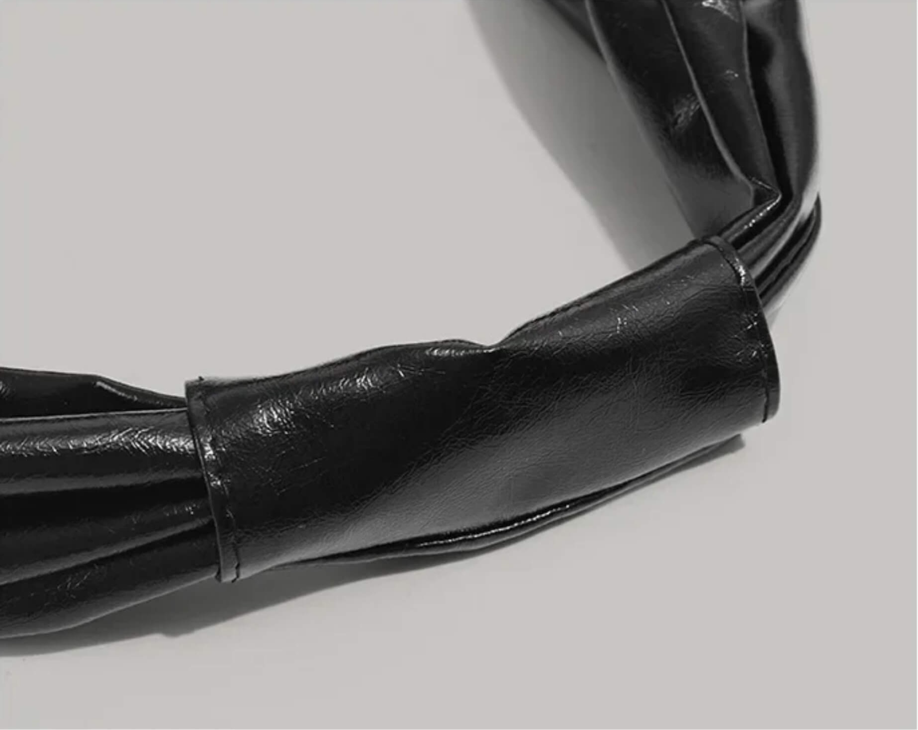 Large Capacity Casual Shiny Leather Crossbody Bag Dumpling Crescent Moon Shape Fashionable Commuter Bags in black
