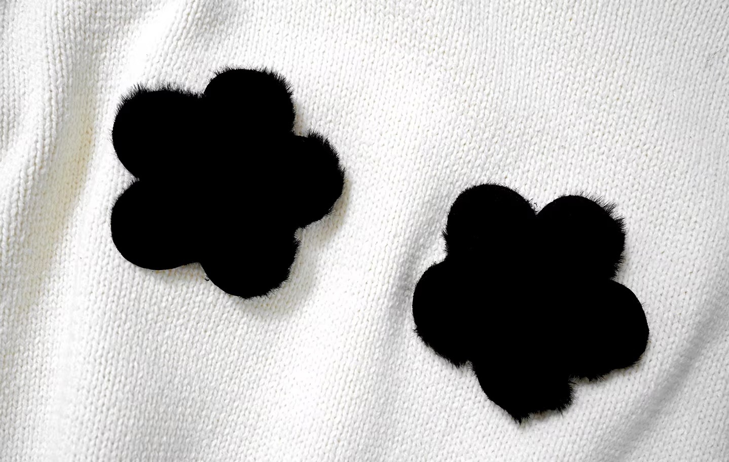 Japanese Plush Floral Sweater    Women’s black flower petal design versatile ribbed boatneck pullover round o-neck sweaters for woman in white Crewneck pullovers Fall autumn spring original Womens crew neck tops World’s Undefined #244796