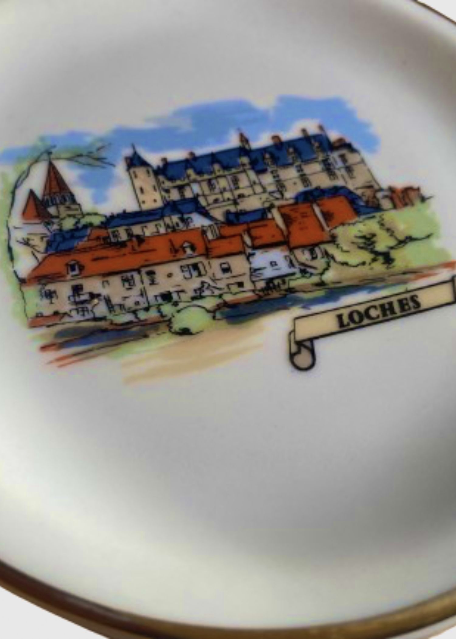 Château de Loches Porcelain Trinket Dish     Vintage Round Shaped with Castle and buildings scenic pattern Accessories Decorative Objects  - Made in Castle Loire valley France China c1980s  - Classic Collectable Ceramics Trending Collectors antiques