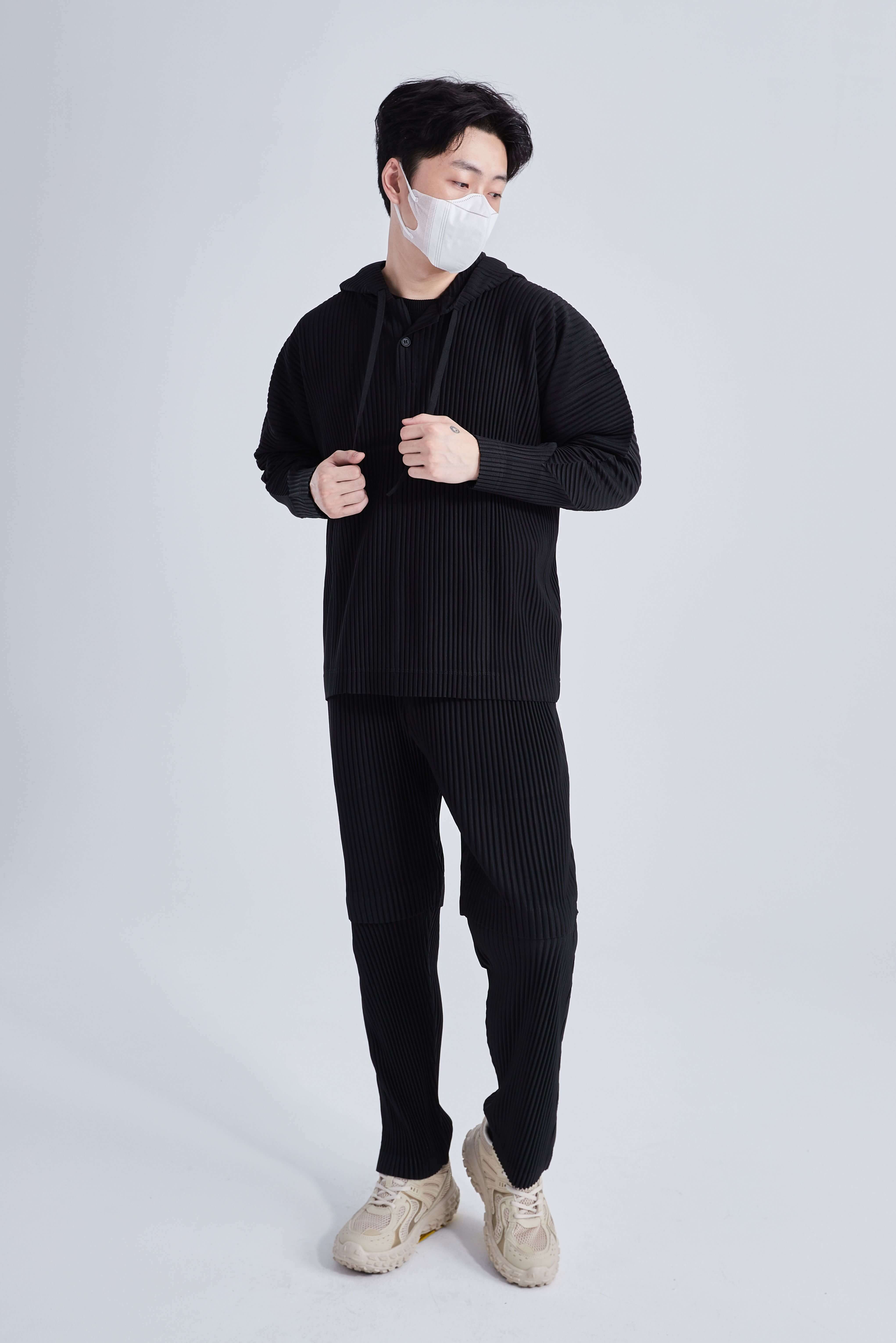 Pleated Hooded Sweatshirt black   miteigi Homme Plissé Issey Miyake Men's Ribbed drawcords Long Sleeves Casual Loose Fitting Top with American Japanese Version fitness sport Tops activewear sports Sweatshirts for Man Plus size drawstrings hoodie mens Fashionable sportswear