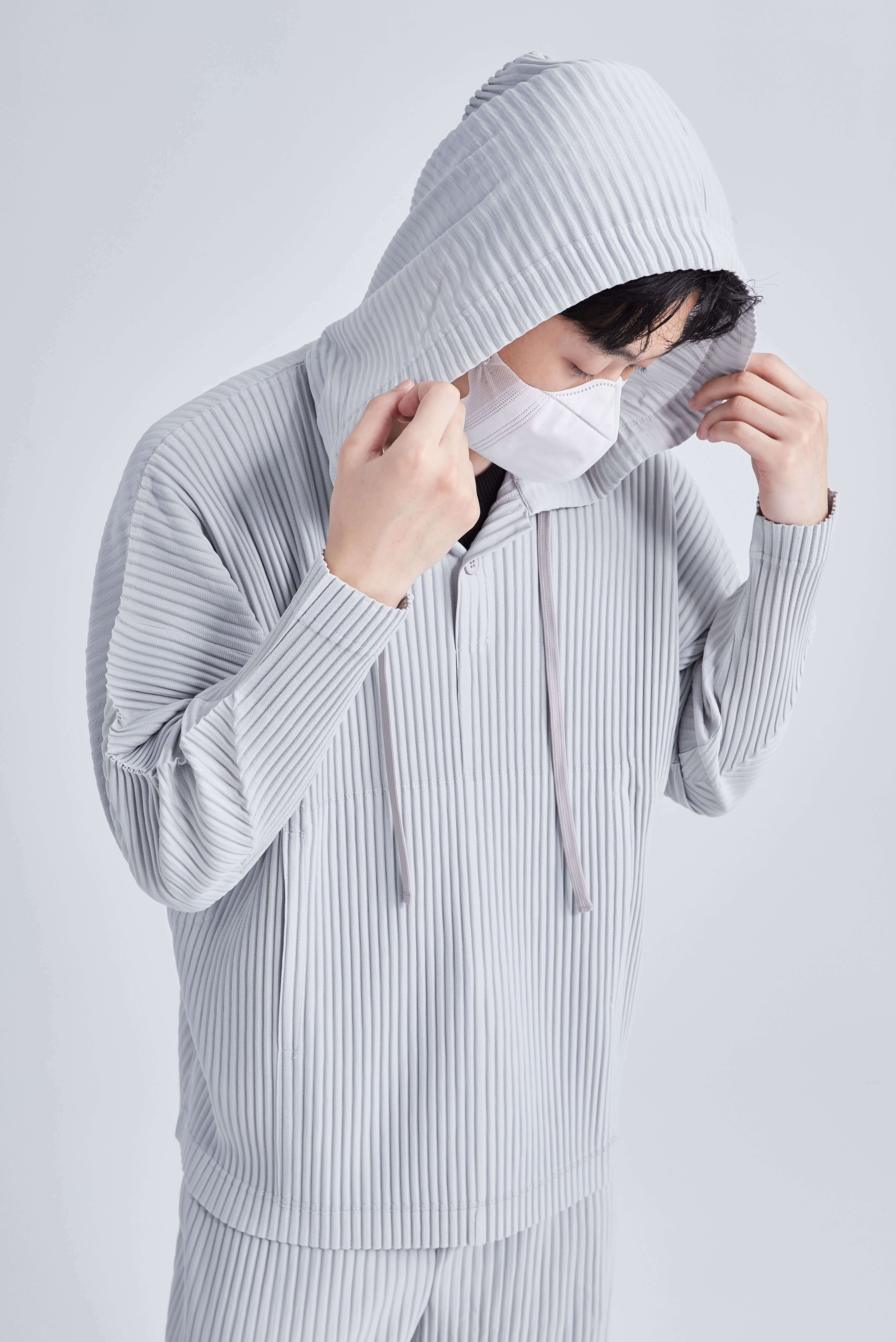 Pleated Hooded Sweatshirt gray   miteigi Homme Plissé Issey Miyake Men's Ribbed drawcords Long Sleeves Casual Loose Fitting Top with American Japanese Version fitness sport Tops activewear sports Sweatshirts for Man in light grey Mens plus size drawstrings hoodie Fashionable sportswear