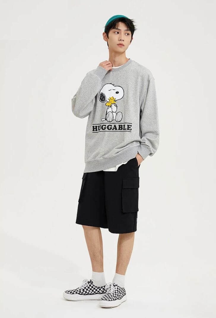 Graphic Crewneck Sweatshirt gray   Genderful Unisex anywear Men’s Women’s Spring Kawaii Pullover Crew neck Round 0-Neck banded Huggable Cartoon Snoopy Peanuts Printed Long Sleeves Loose Fitting Mens womens Tops Sweatshirts for petite-, tall-, plus- size man woman in grey