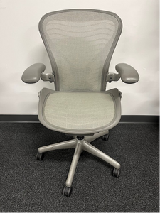 HM Aeron x85