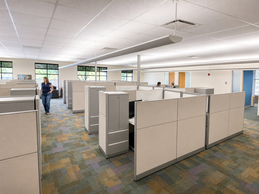 Premium pre-owned Knoll Current workstations installed at a St. Louis biotechnology headquarters