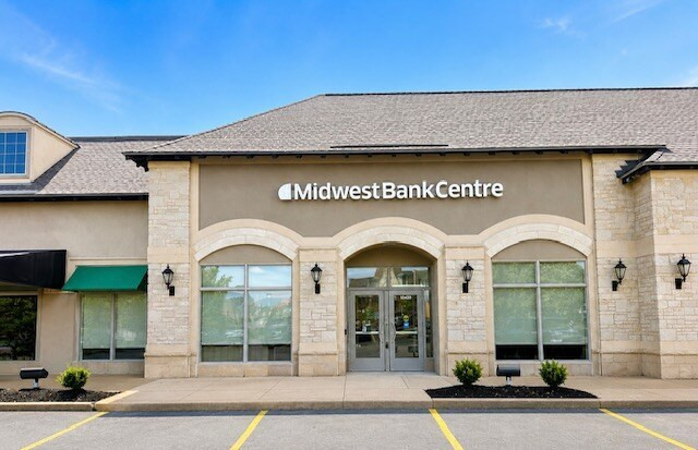 Exterior of the Midwest BankCentre Frontenac Missouri branch