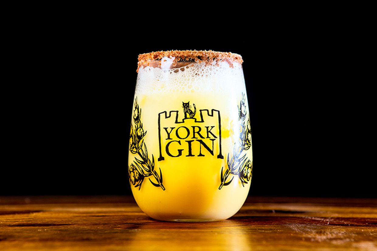 Sparkly, glam and hot Christmas Gin Cocktails - delicious and easy to make Sparkly, glam and hot Christmas Gin Cocktails - delicious and easy to make
