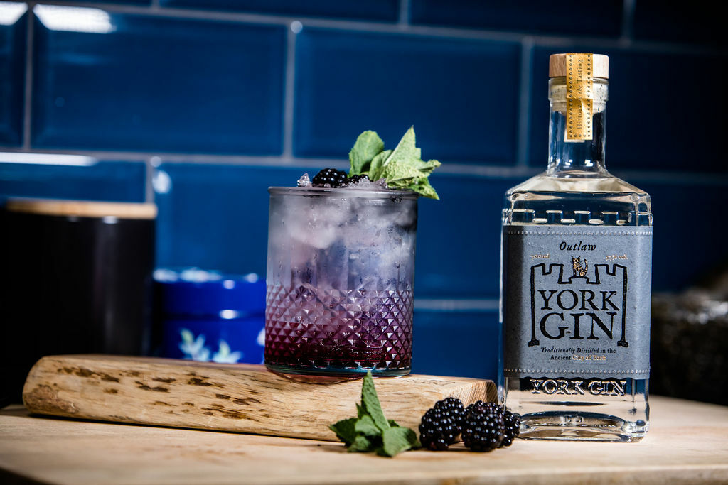 Bramble Cocktail with York Gin Outlaw