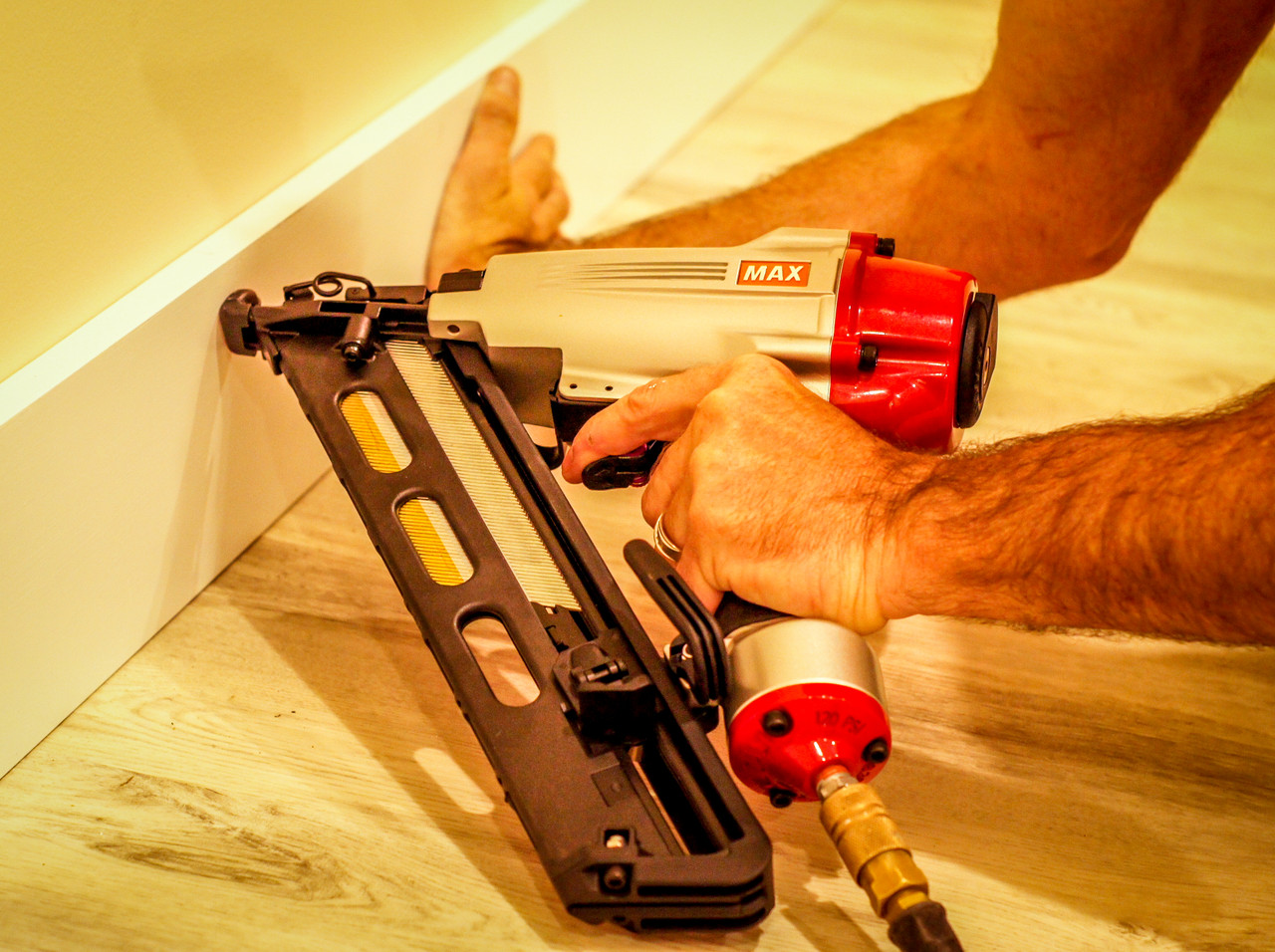 MAX USA SuperFinisher® 15ga Angled Finish Nailer: The