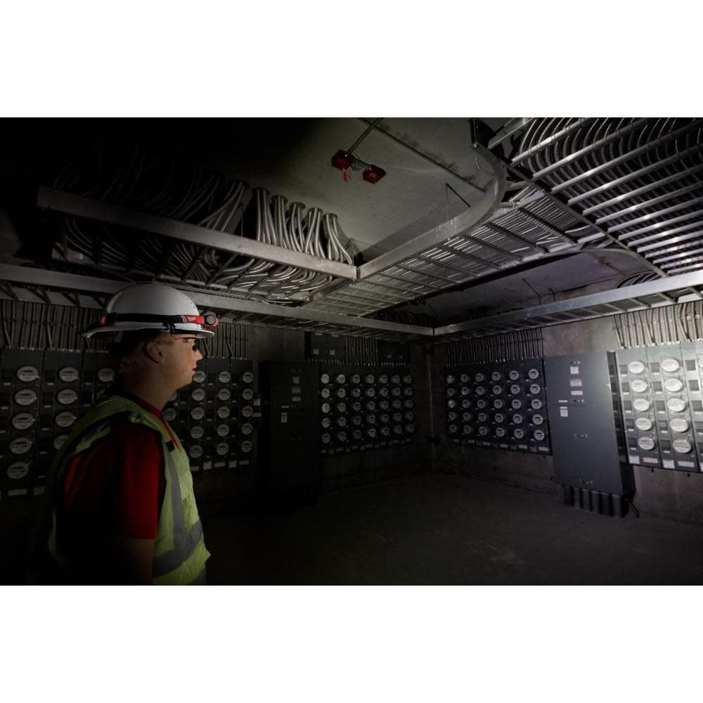 Milwaukee REDLITHIUM™ USB Hard Hat Headlamp – Powerful