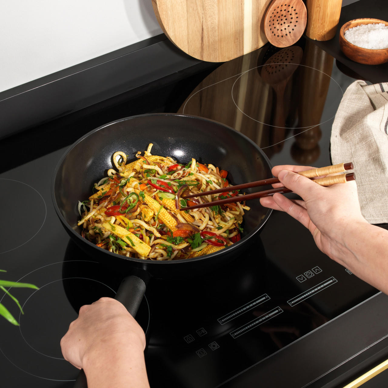 Ceramic Aluminium Wok 28cm Black - Combekk