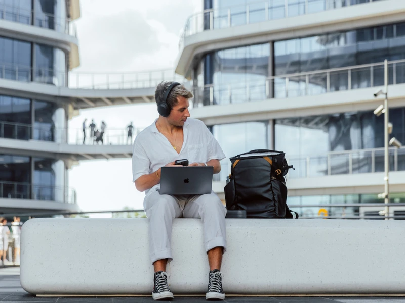 Meet the Elää: Your Portable Office for Back to School & Beyond