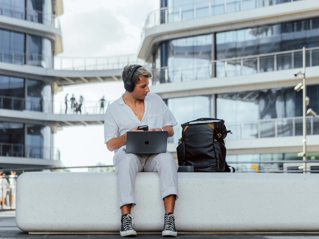 Meet the Elää: Your Portable Office for Back to School & Beyond