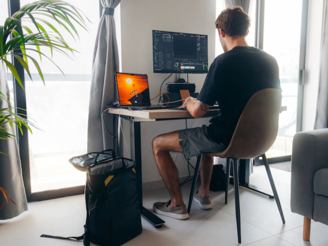 How the Elää Top Loading Upright Daypack Empowers Digital Marketing Director Jack Flynn to Do It All