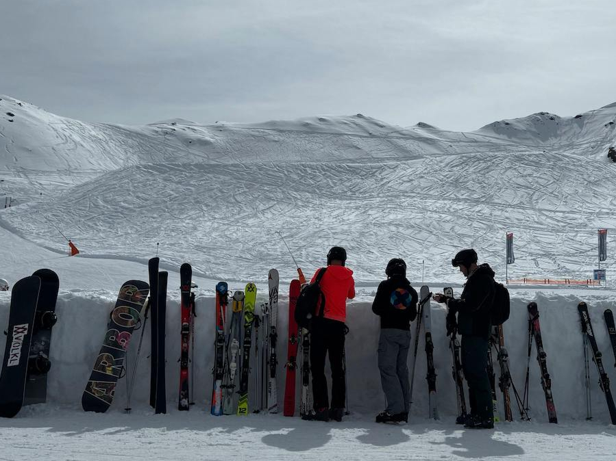 How to Properly Store Ski & Snowboard Gear in the Off-Season (Complete Guide)