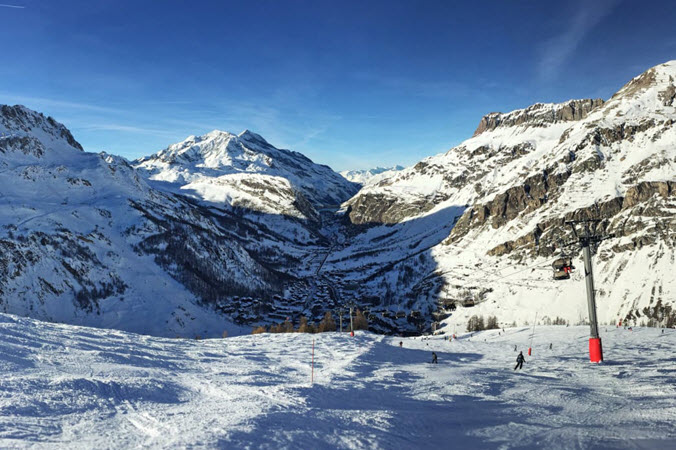 A Guide to the Best Après-Ski Spots in the French Alps