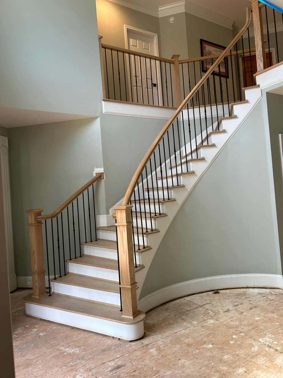Alternating Pattern Single Spoon with 2 Round Balusters